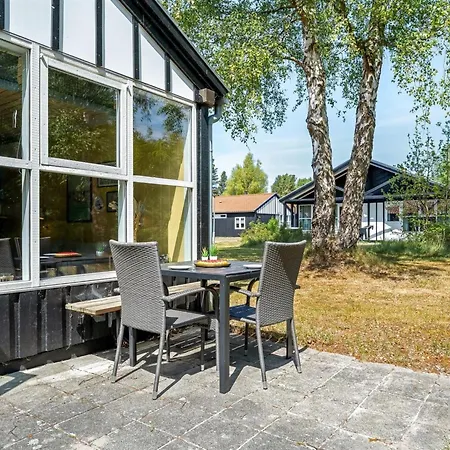 Elenor - 300m From The Sea By Interhome Bøtø By