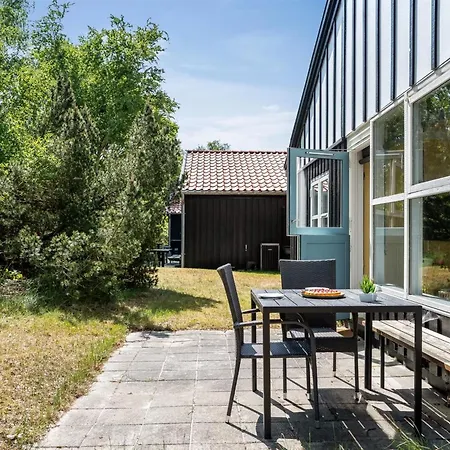 Elenor - 300m From The Sea By Interhome *