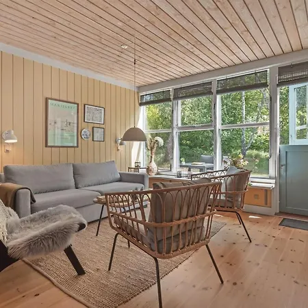 Elenor - 300m From The Sea By Interhome